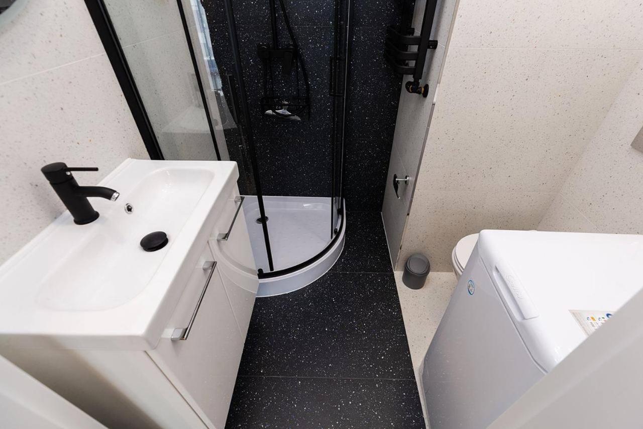 Easy & Comfortable, With Balcony, Very Close To The Center 바르샤바 외부 사진